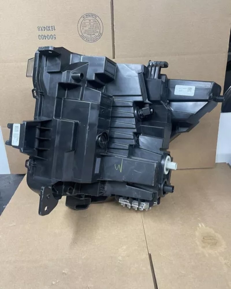 2020-22 GMC SIERRA HD 2500/3500 RH Full LED HEADLAMP W/Module OEM NEW 85149464